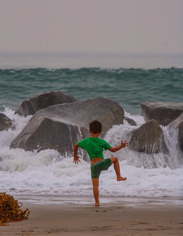 Kid at Beach_2783