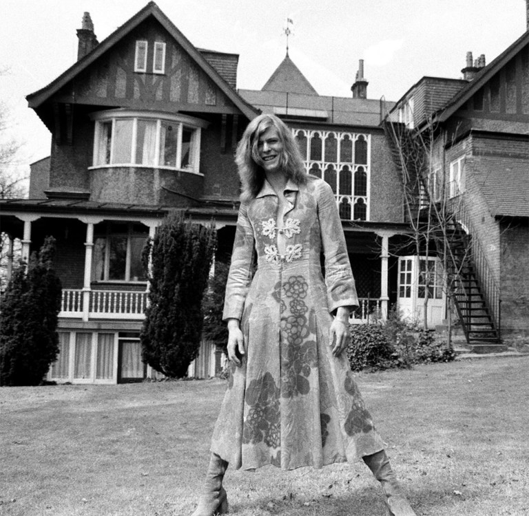 11tmag-bowie-slide-3GNO-superJumbo