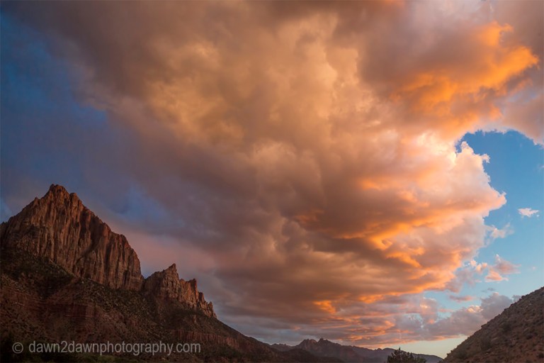 The sun sest on The Watchman at Zion National Park, Utah
